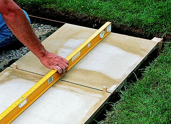 laying concrete paving slabs on sand